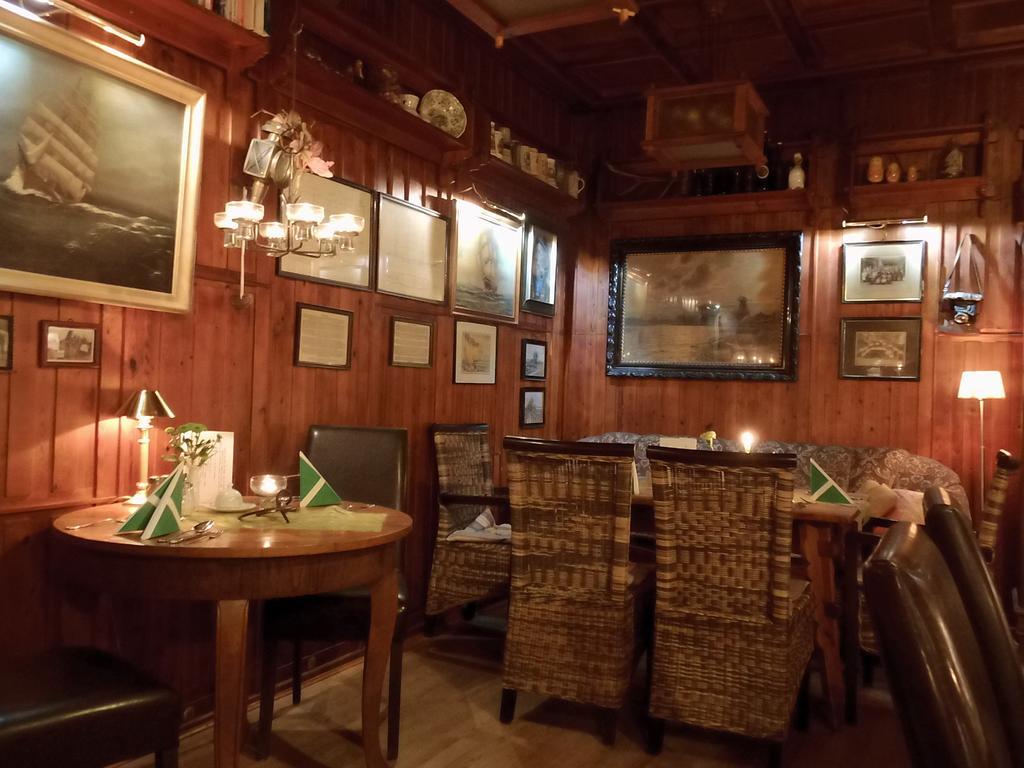Pension & Restaurant "Alte Schule" Kluis Kültér fotó