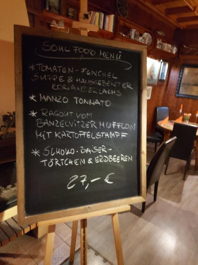 Pension & Restaurant "Alte Schule" Kluis Kültér fotó