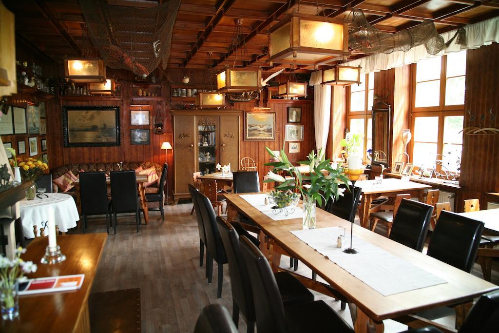Pension & Restaurant "Alte Schule" Kluis Kültér fotó