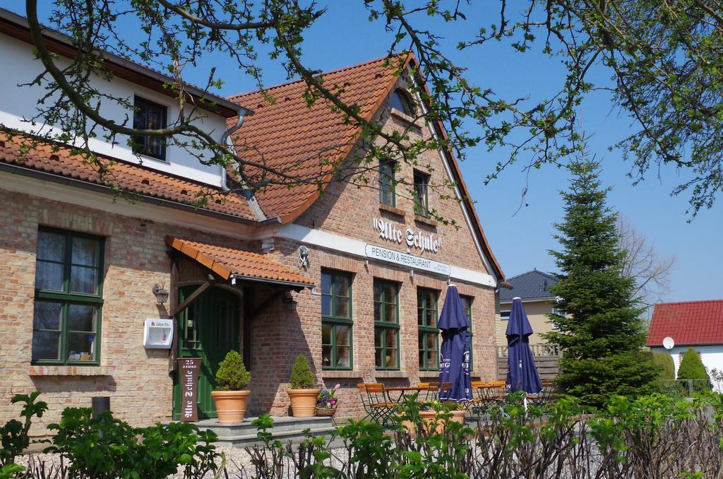 Pension & Restaurant "Alte Schule" Kluis Kültér fotó