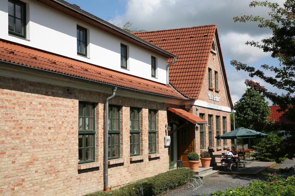 Pension & Restaurant "Alte Schule" Kluis Kültér fotó