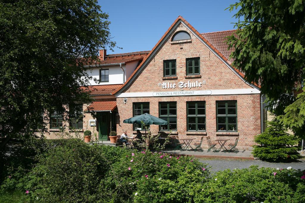 Pension & Restaurant "Alte Schule" Kluis Kültér fotó