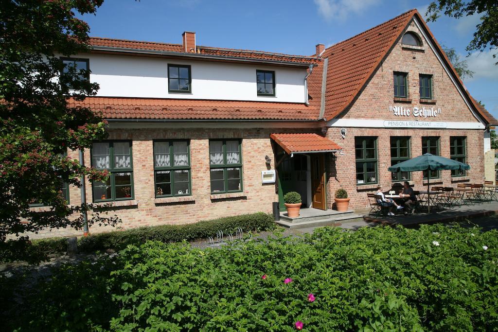 Pension & Restaurant "Alte Schule" Kluis Kültér fotó